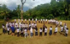 Suasana keseruan paket gathering sentul bogor di Camping Telaga Cikeas.